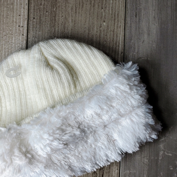 NWT Ivory Off-White Toddler Girl Faux Fur Beanie Winter Hat - Picture 6 of 8